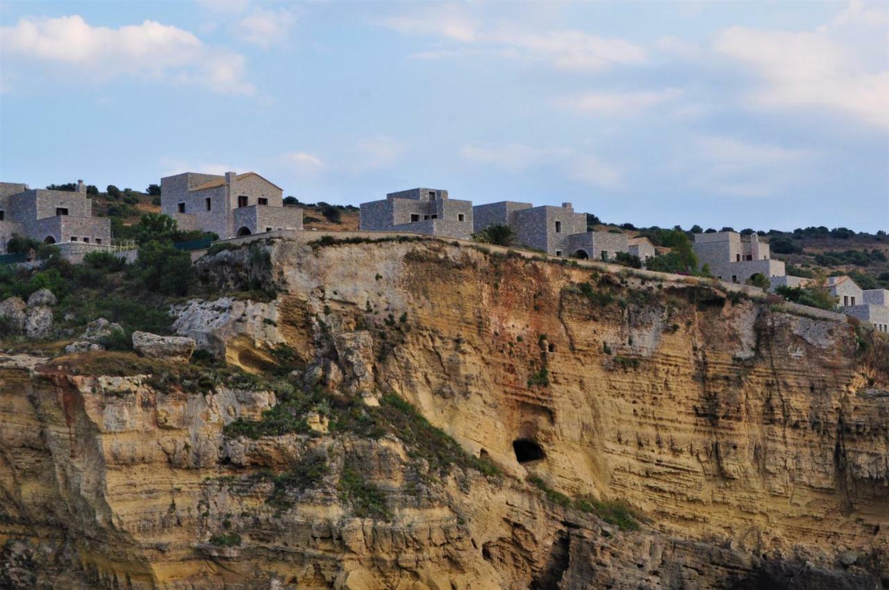 Athevillas Antonis * Mina